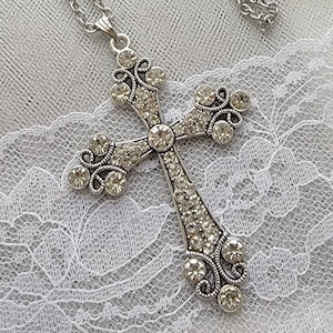 Miguel Silber Antikes gotisches lateinisches Kreuz mit silbernem Strass für Anhänger, Bejeweled Kruzifix mit 24 Zoll Halskette Option