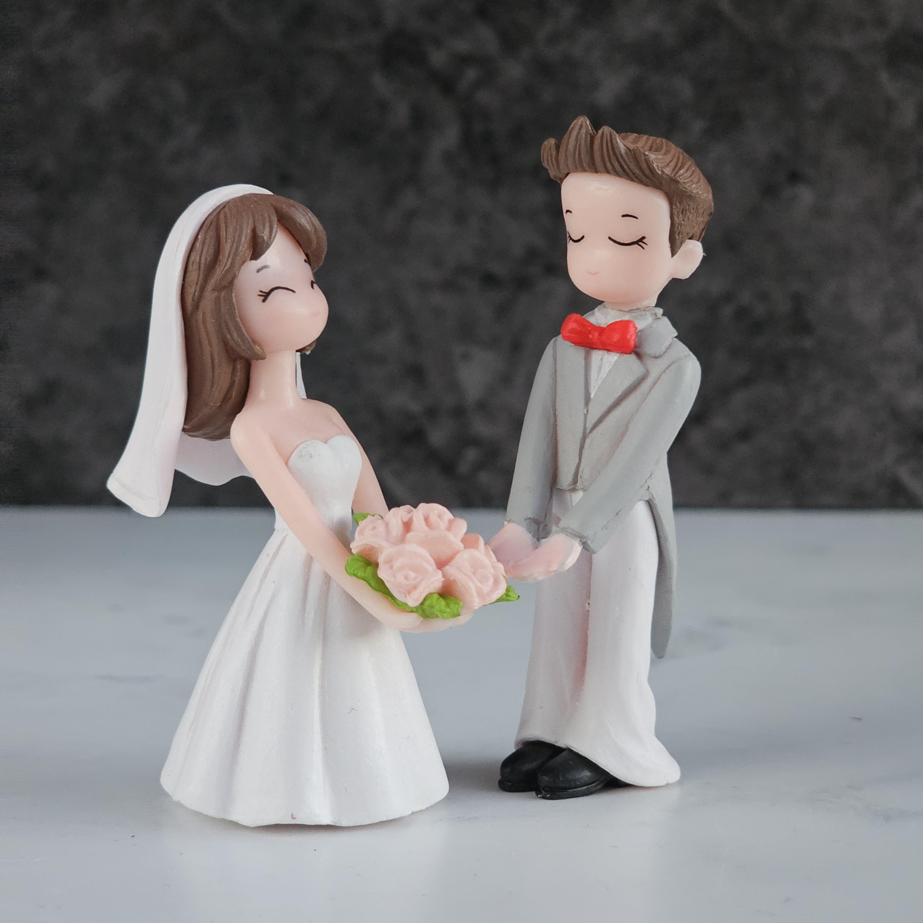 花嫁と花婿の2個セット ウェディングケーキトッパー キュートで