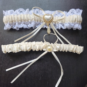 2 pcs Ivory Garter Set, Wedding Garter Belt with Rhinestone Pearls, Garter Keepsakes and Toss Set Satin and Lace Bridal Garter