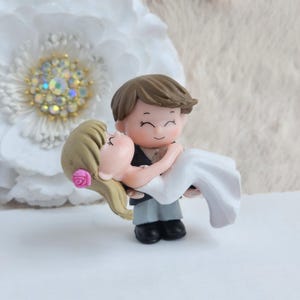 Bride and Groom Wedding Cake Topper Cute Adorable Wedding Cake Topper Mini Figurine, Wedding Keepsake Bridal Shower Engagement Wedding Party