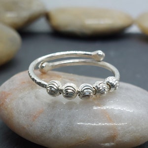 Bague d’inquiétude en argent sterling | 5 bagues perlées | Anneau de fidget | Royaume-Uni fait à la main | | filature 925 | Bague en argent recyclé | Anneau de demi-lune | redimensionnable
