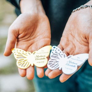 Recuerdos para la ceremonia del bautismo para los invitados al por mayor: imanes de acrílico con forma de mariposa para el refrigerador