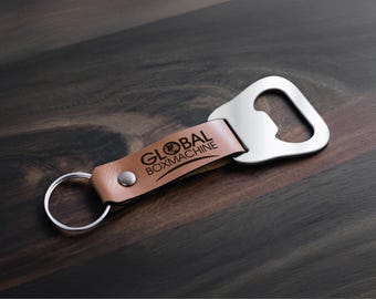 Chaveiro de couro vegano personalizado com abridor de garrafas: brindes corporativos em massa