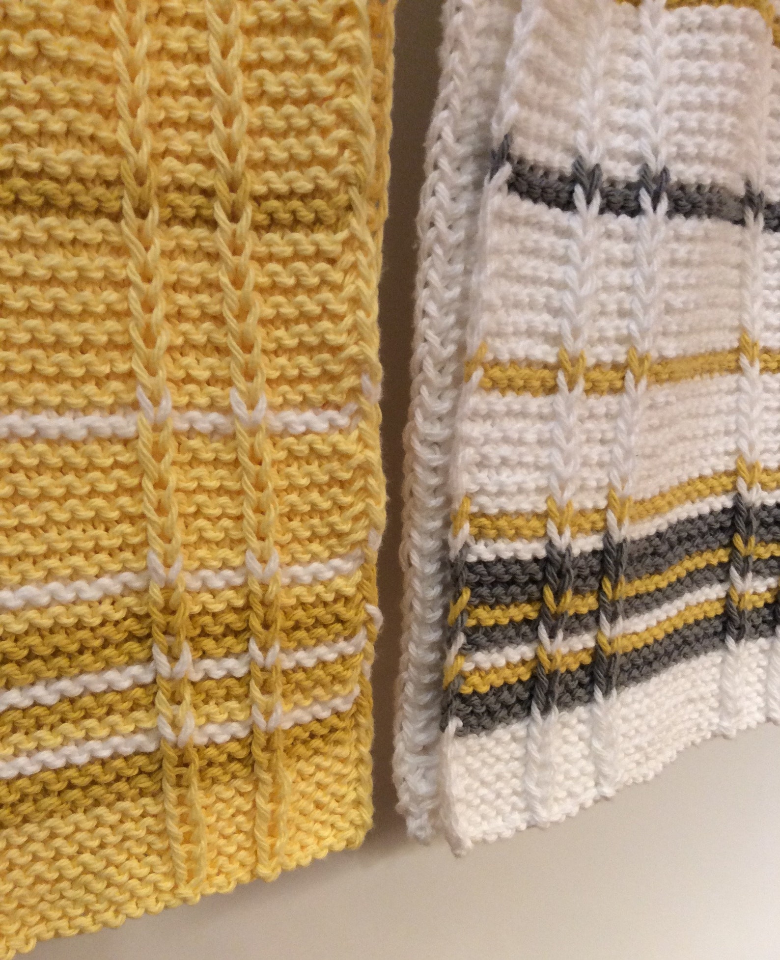 Windowpane Stay Put Towel Knitting Pattern / Hand Towel / Hanging Towel ...