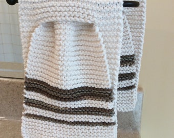 Stay Put Fingertip Towel Knitting Pattern - Knitting Pattern - Worsted Weight - Keyhole - Hand Towel - Gift - Home Decor - Bathroom - Craft