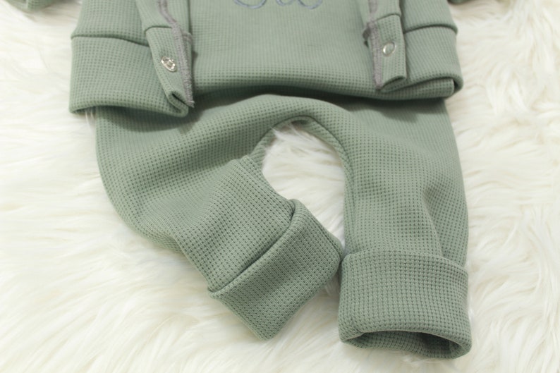 Baby-Strampler-Set/Babyoutfit personalisiert/Latzhose mit Namen/Baby Latzhose mit Namen/Geschenk Geburt Baby/personalisiertes Geschenk Bild 3