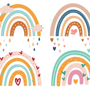 K&ouml;nnte beinhalten: Satz mit vier Regenbogen-Illustrationen mit verschiedenen Farben und Mustern. Jeder Regenbogen hat ein einzigartiges Design mit Herzen, Sternen und Punkten. Die Regenb&ouml;gen sind in verschiedenen Farbt&ouml;nen von Orange, Gelb, Blau, Gr&uuml;n, Rosa und Braun.