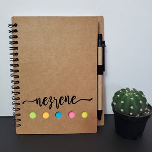 Carnets en spirale personnalisés avec notes autocollantes et stylo, carnet personnalisé avec vinyle, carnets de journal personnalisés, carnets doublés personnalisés