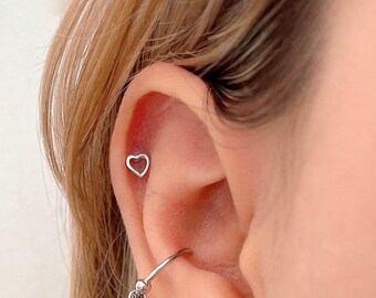 Tiny heart helix piercing, 925 Silver heart conch piercing, Gold plated screw back earrings, cartilage piercing, ear piercing, heart barbell