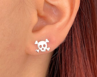 Kleine piratenschedeloorbellen, Sterling zilveren edgy schedeloorbellen, piratenoorbellen, skeletsieraden, kleine schedelstud, unisex gotische oorbellen