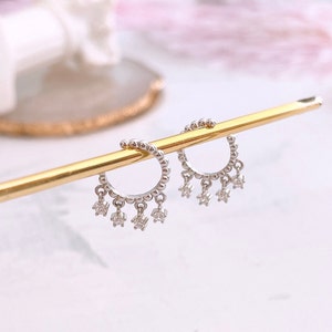 Ear cuff de cartílago con circonitas colgantes, pendiente sin perforación de Plata de Ley y baño de Oro, pendiente helix, regalo para mujer