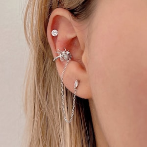 Orecchino a polsino in argento sterling a forma di ragno senza piercing con catena, orecchino a bottone con zirconi cubici, orecchino a cartilagine a forma di ragno di Halloween placcato in oro, orecchino gotico avvolgente