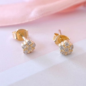 Piccoli orecchini a bottone a forma di fiore con zirconi cubici, argento sterling 925 con cristalli CZ scintillanti, graziosi orecchini a bottone a forma di fiore, orecchino a foro doppio con fiore placcato oro.