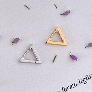 Créoles triangulaires unisexes, créoles géométriques en argent sterling pour hommes, bague cartilagineuse avant-gardiste, boucle d'oreille triangulaire goth plaquée or, idée cadeau