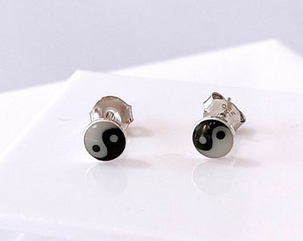 Small yin yang stud earring for men and women, Sterling Silver unisex chinese black and white yin yang symbol post earring, yin yang jewelry