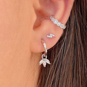 Delicati orecchini a cerchio con ciondolo a forma di fiore in zirconi cubici in argento sterling, orecchini pendenti placcati in oro, orecchini a cerchio minimalisti, regalo per lei