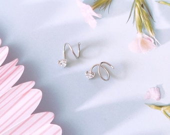 G23 - Petites Boucles D'oreilles En Titane Et Zircone Cubique, Opale