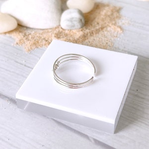 Sterling Silver 925 triple band adjustable toe ring, Unisex silver bead midi ring, knuckle ring, minimalist wide ring, dainty open ring 画像 6
