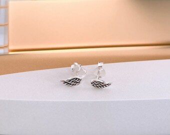 Confezione di orecchini a bottone con piccole ali d'angelo in argento sterling e oro - Italia