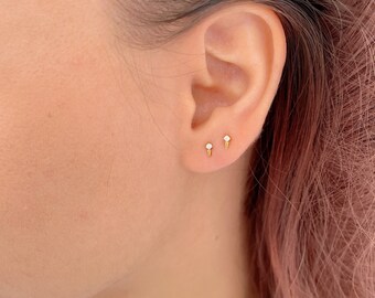 Mini pendientes de circonita con pincho, pendiente pequeño para mujer de Plata de Ley y baño de Oro, pendientes minimalistas para cartílago