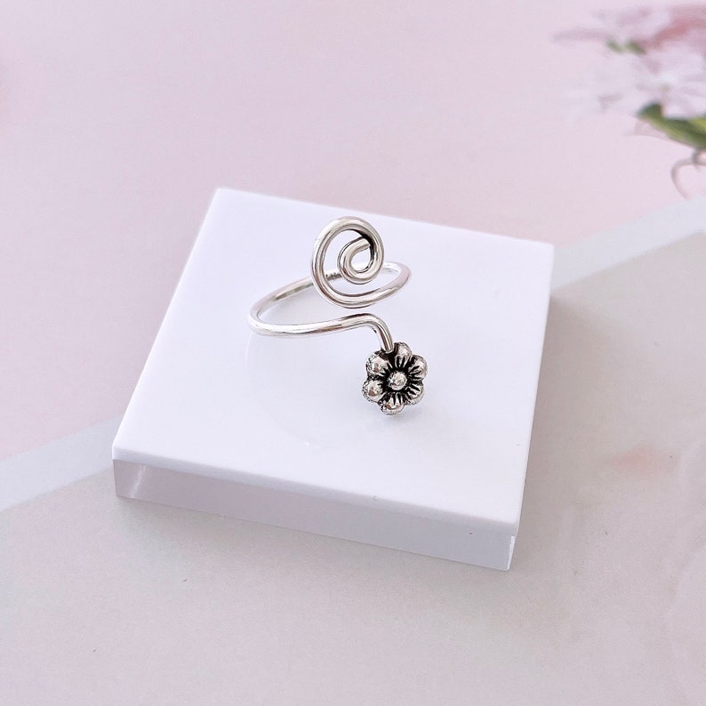 Boho flower toe ring, 925 Sterling Silver spiral toe ring, flower midi ring, boho wrap around ring, toe jewelry, gift for nature lovers image 3