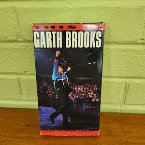 Voici GARTH BROOKS, performance live sur VHS 1992, légende de la musique country, 85 min V1