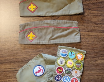Vintage BOY SCOUTS Merit Badge Sash with 17 Patches 2 Hats Late 1970s 1980s T2
