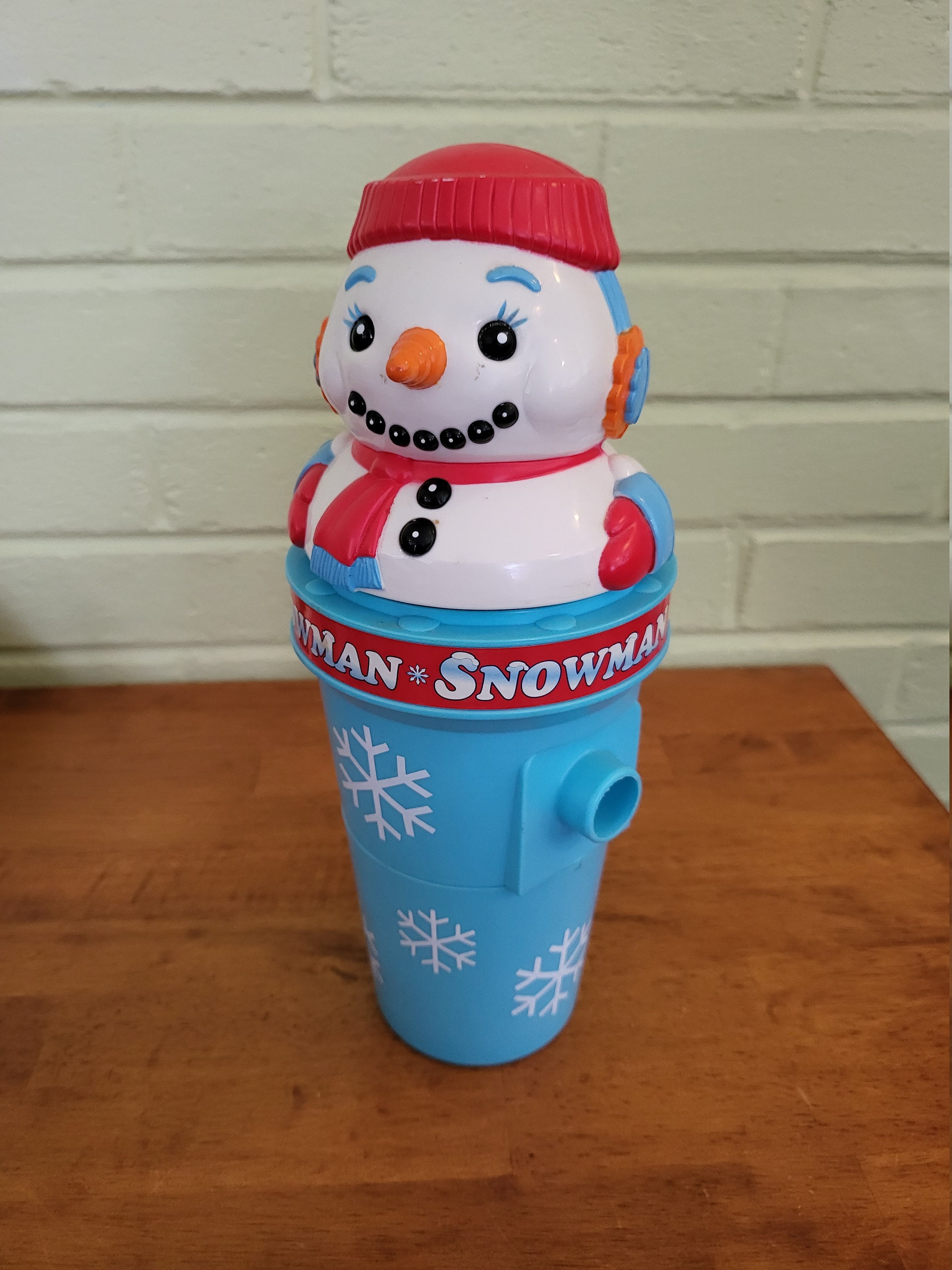 Mr Frosty The Ice Crunchy Maker, Retro Plastic Snowman Shaped Toy Machine  for Ki