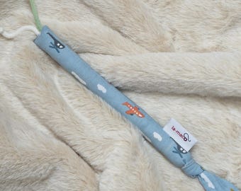 PLASTIK-FREIE Kaustange mit Bio-Schafsschurwolle gefüllt,Kaustange,Blau mit Flugzeugen,Helikoptern SWK-0030