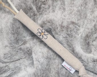 Kaustange OHNE PLASTIK mit Bio-Schafsschurwollkügelchen gfüllt, Leinen-mit gestickter Blume-SWK-0035