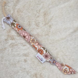 0104-Original la-maco KNISTER-Kaustange,Patch,Natur,Nude,Blumenwiese,Blumen ,Zahnungshilfe, Beißstange, Baby,Spielzeug,Babygeschenk,Geburt