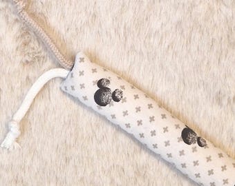 PLASTIK-FREIE Kaustange mit Bio-Schafsschurwolle gefüllt,Mickey Mouse,Disney,schwarz/weiß,SWK-0028