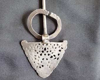 Old Berber fibula in silver from Tunisia, 2 hallmarks