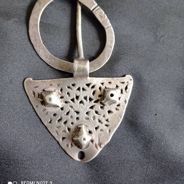 Ancienne Fibule berbère en argent de Tunisie, 2 poinçons