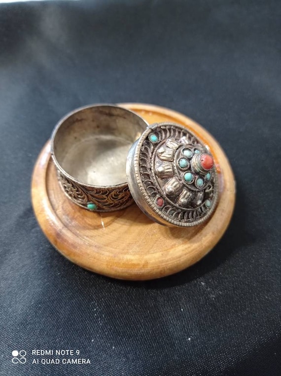 Small pill box in turquoise and coral filigree sil