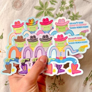 Pride Cowboy Frogs / We Don't Take Kindly to Bigotry 'Round These Parts / Original Vinyl Sticker / divertido LGBTQ+ Pride cowboy queer trans gay