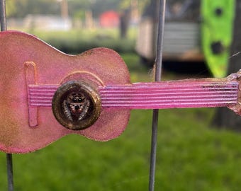 Jumping Spider Guitar House Set – Outdoor Spider Hideout – Handmade Mini Spider Habitat – Whimsical Garden Decor – Set of 2