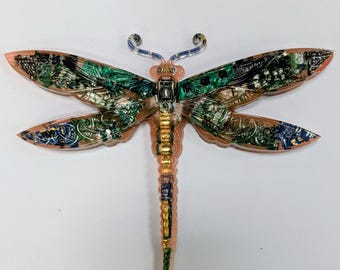 Glow-in-the-Dark Dragonfly Wall Art – Recycled Motherboard & IC Chip Resin Sculpture – Tech Art Insect Decor – Futuristic Nature Gift