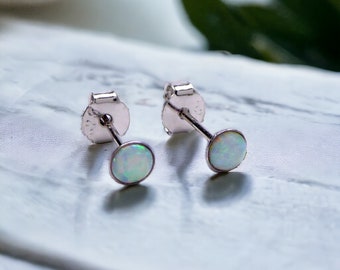 Lab Opal Ohrstecker aus 925 Sterling Silber rhodiniert 4mm Ohrringe weiß