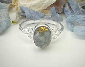Anello per la conservazione dei fiori: un gioiello ricordo realizzato con i fiori del tuo matrimonio, commemorazione o occasione speciale.