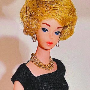 Vintage 1962 Ash Blonde Bubble Cut Barbie Fashion Model 850 Mattel Japan