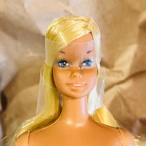 Vintage 1975 Sears Exclusive Malibu Barbie Winter Sports Fashion Doll 9042 MIB