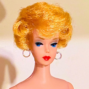 Beautiful Vintage 1961 First Edition Golden Blonde Bubble Cut Barbie 850 Japan