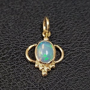 Minimalist Oval Opal 18k Gold Pendant, Natural Ethiopian Opal, Birthday Pendant, Gold Jewelry, Gold Granules, Gift for Her