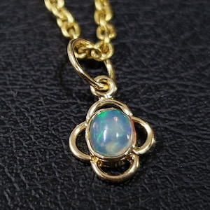 18k Gold Oval Opal Anhänger, Multi Feueropal, Opal Schmuck, Cabochon, äthiopischer Opal, Jubiläum Anhänger, Massivgold