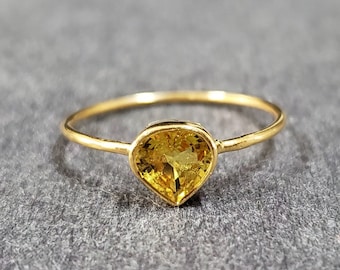 Anello in oro 18k con zaffiro giallo a forma di pera - Gioielli con pietre preziose fatti a mano