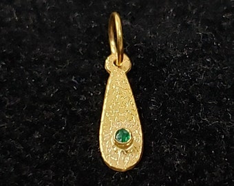 18k Gold Zambian Emerald Pendant Necklace, Minimalist Pendant, Hammered Gold, Easy To use DIY, Precious Gemstone, Gold Findings