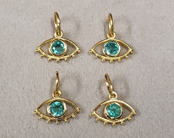 Ciondolo con occhio malvagio in oro 18k: ciondolo con smeraldo rotondo dello Zambia