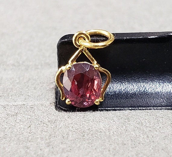 Red shop spinel pendant