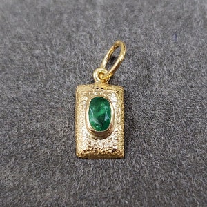 18k Gold Oval Zambian Emerald Pendant, Minimalist Pendant, Rectangle Hammered Gold, Easy To use DIY, Precious Stone, Gold Findings